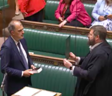 Julian Smith taking the oath of allegiance in Parliament